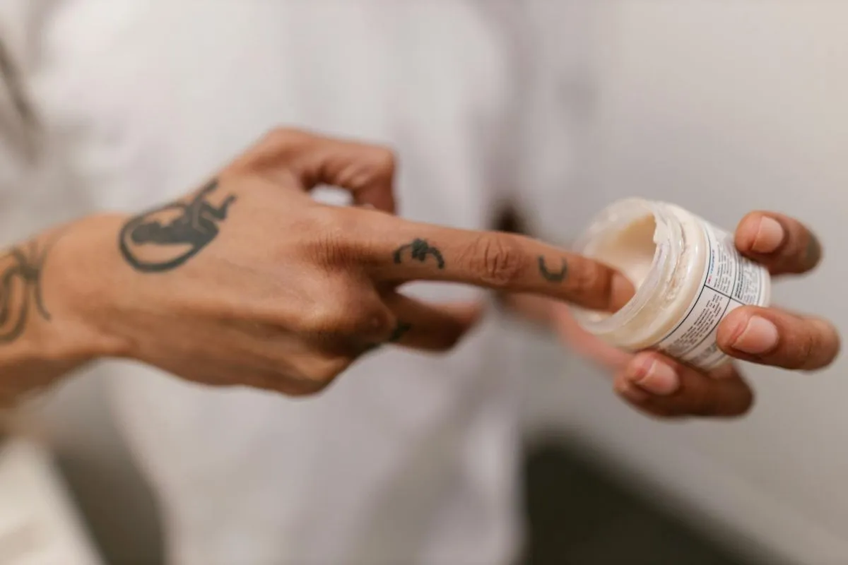 Beneficios de usar cremas regeneradoras para la cicatrización de tatuajes