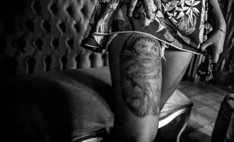 Cómo evitar el envejecimiento prematuro de un tatuaje en la piel