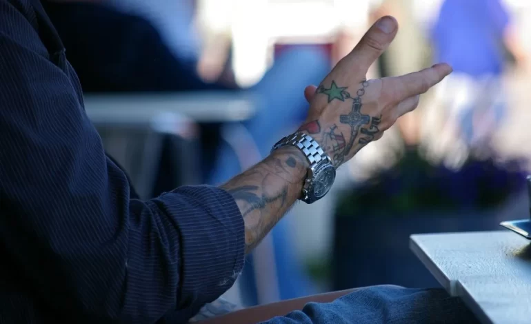 Cómo influye el envejecimiento de la piel en la apariencia de los tatuajes