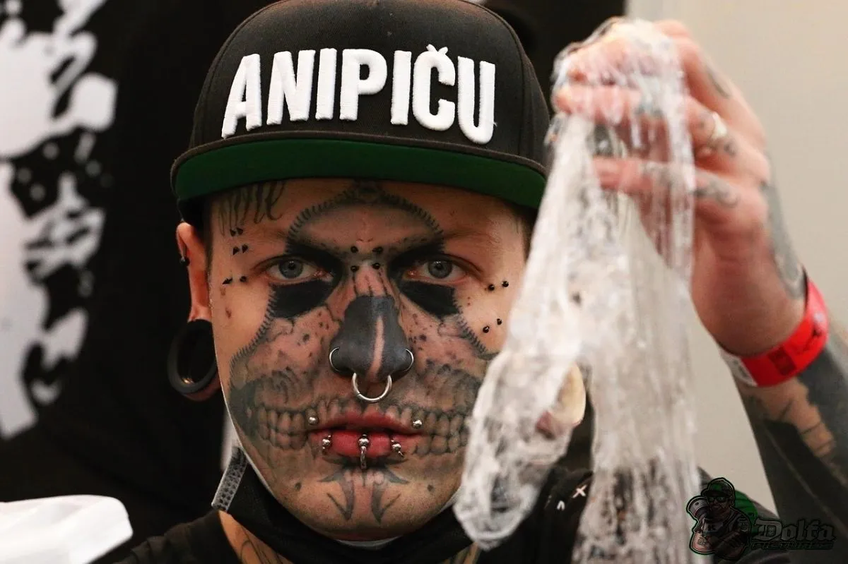 Cómo los tatuajes pueden complementar otras modificaciones corporales