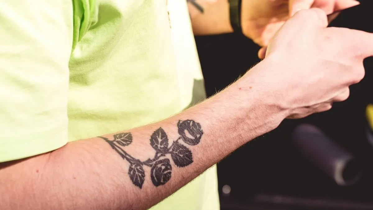 Cómo los tonos monocromáticos pueden destacar detalles en un tatuaje