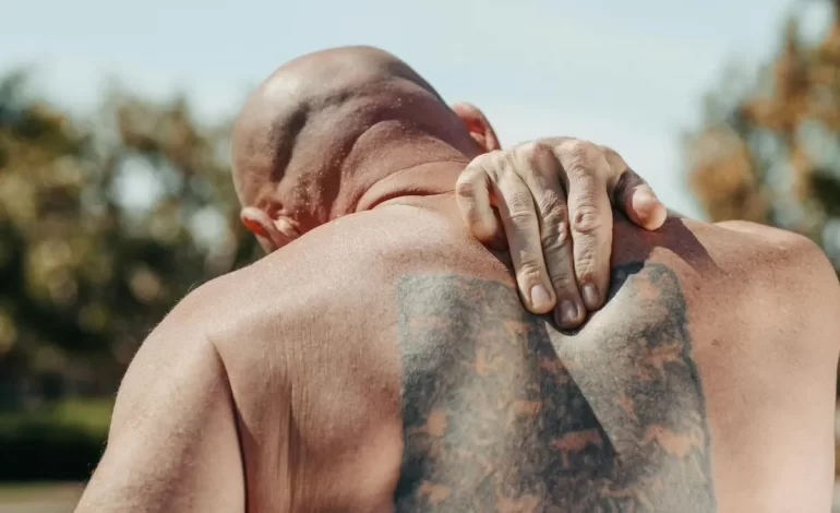 Cómo retrasar el desvanecimiento natural de los tatuajes