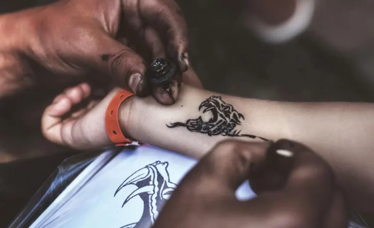 Diferencias entre tatuajes hechos con máquina y a mano
