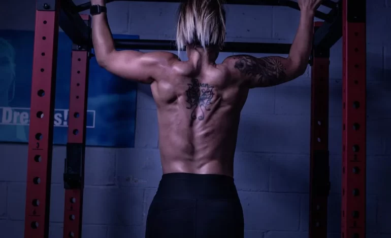 Los retos de los tatuajes en áreas con movimiento constante del cuerpo