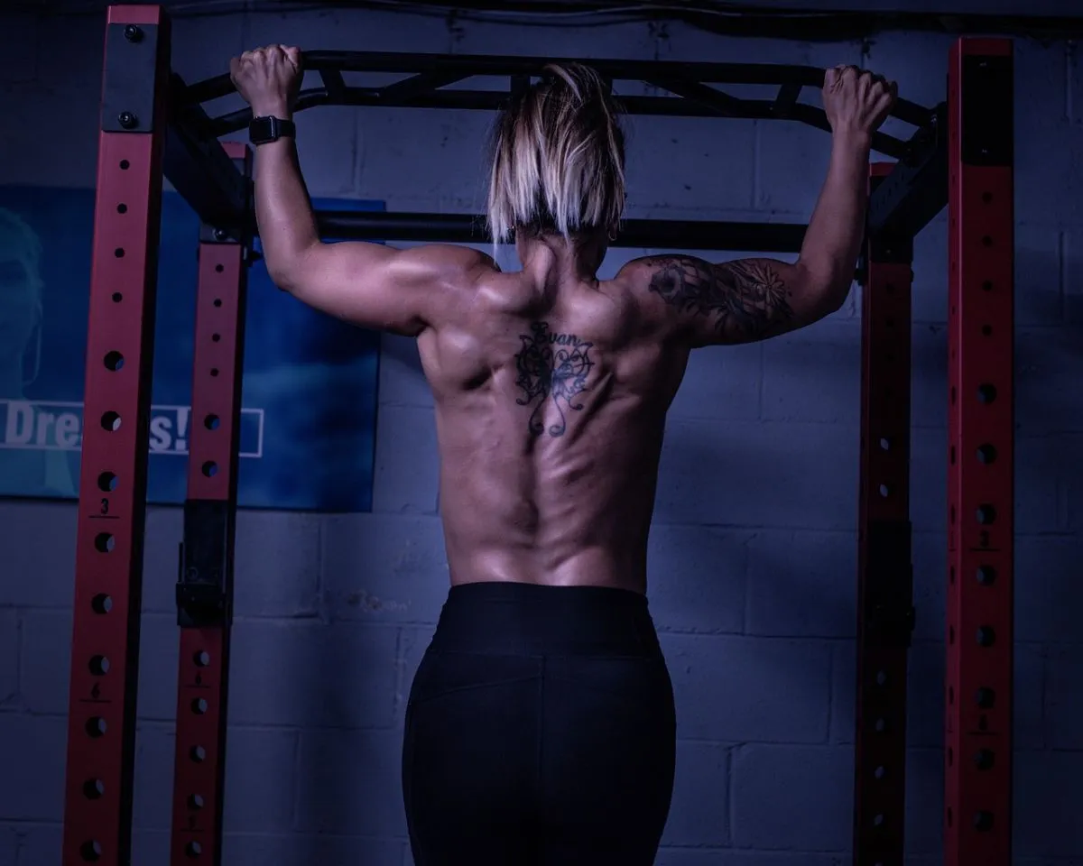 Los retos de los tatuajes en áreas con movimiento constante del cuerpo