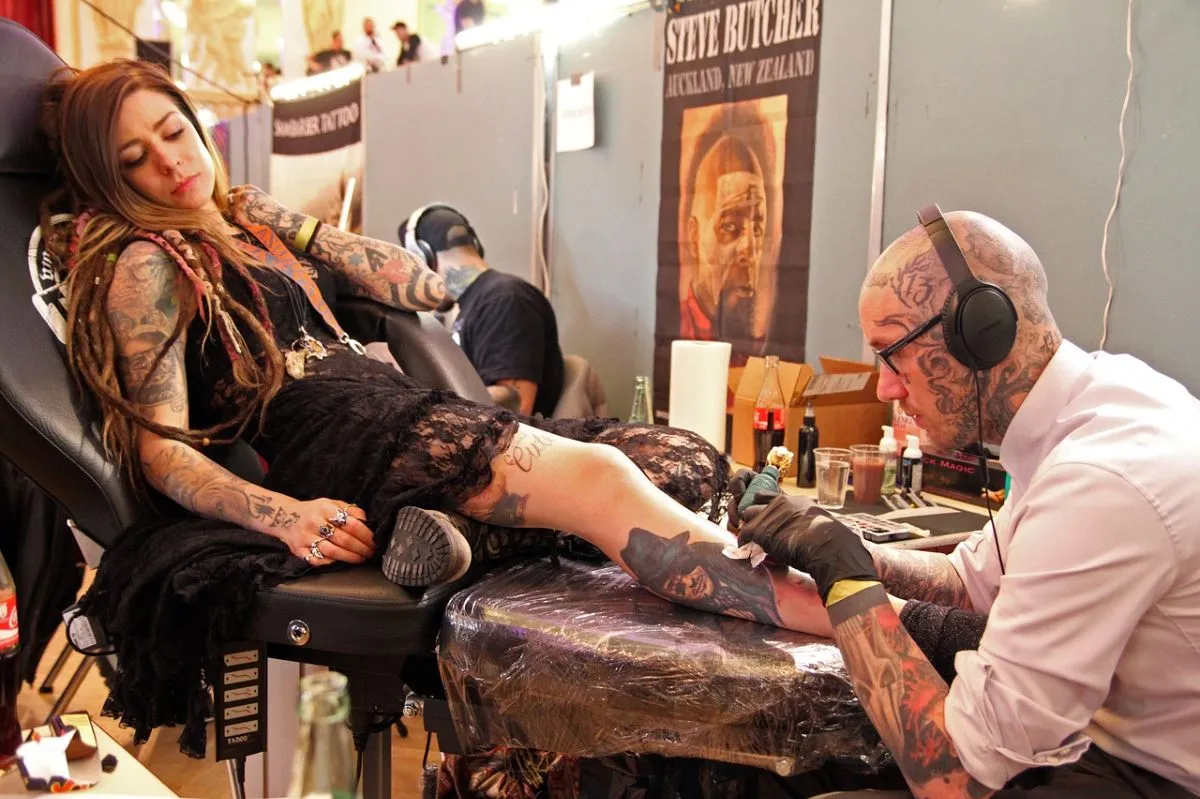 ¿Por qué algunas personas no experimentan dolor al tatuarse?