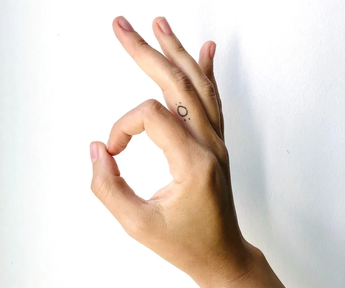 Por qué los tatuajes minimalistas requieren precisión extrema