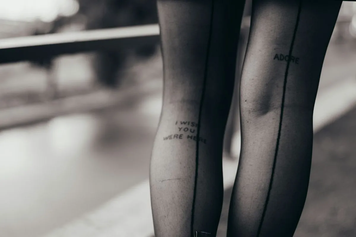 Qué considerar al tatuarte en áreas cercanas a articulaciones