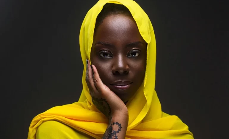 Tatuajes en pieles oscuras y cuidados específicos para mantener los colores