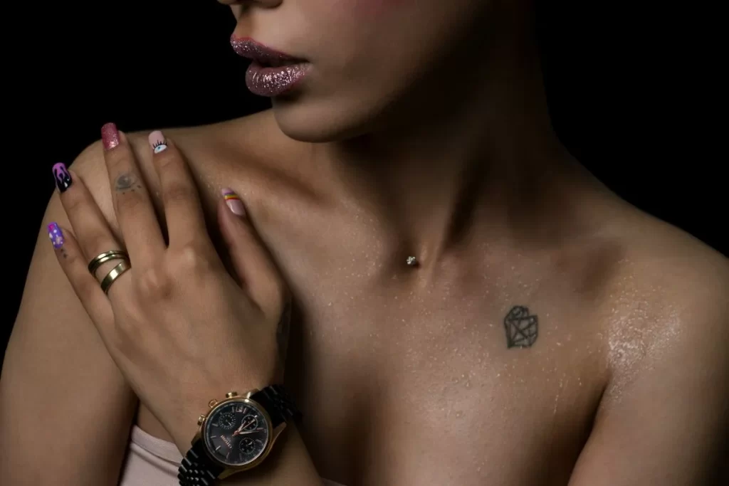 Tonos de piel y los tatuajes.